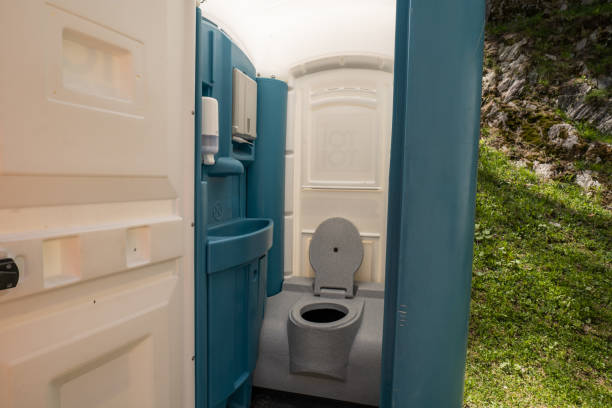 Portable Toilet Options We Offer in Howards Grove, WI